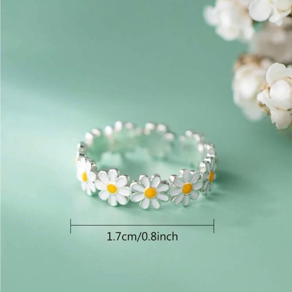 💖5 items for $25 Sale!💖 Flower Cuff Ring - Picture 4 of 4